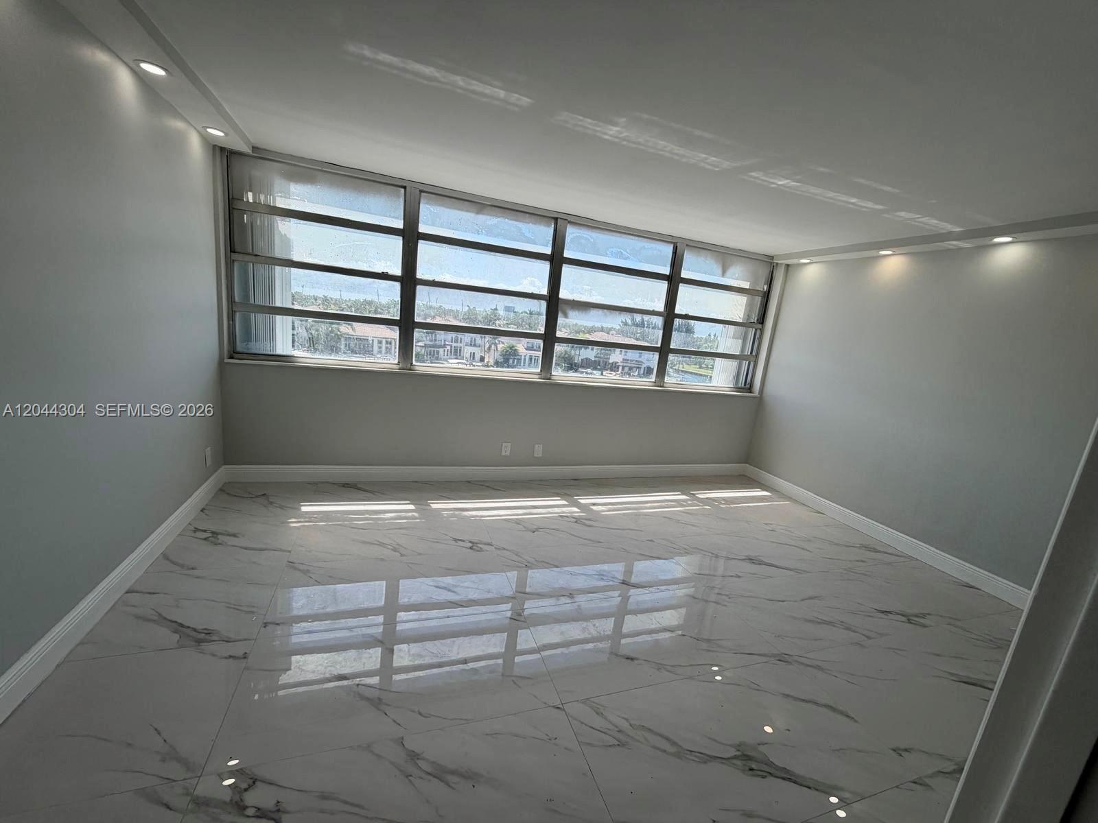 Photo of 1400 Ocean Dr  #506, Hollywood, Florida, 33019 - 