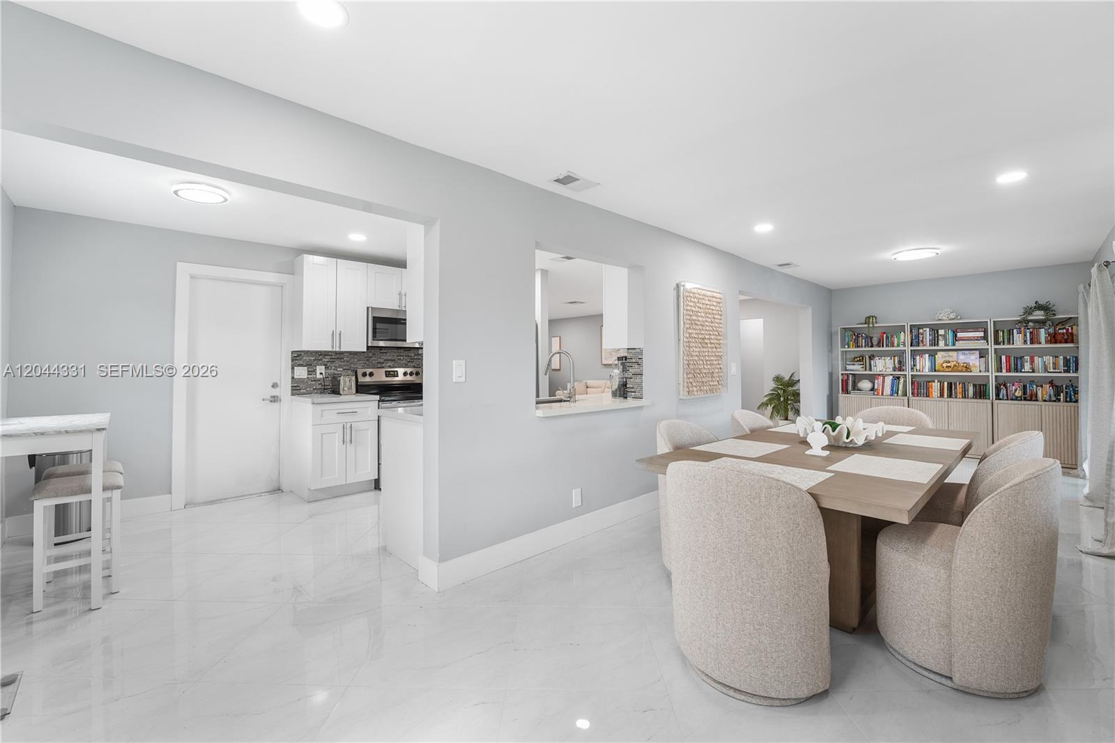 See details 14307 2 / 2 1406 sq. ft. $ 2026-06-27 0 Photo