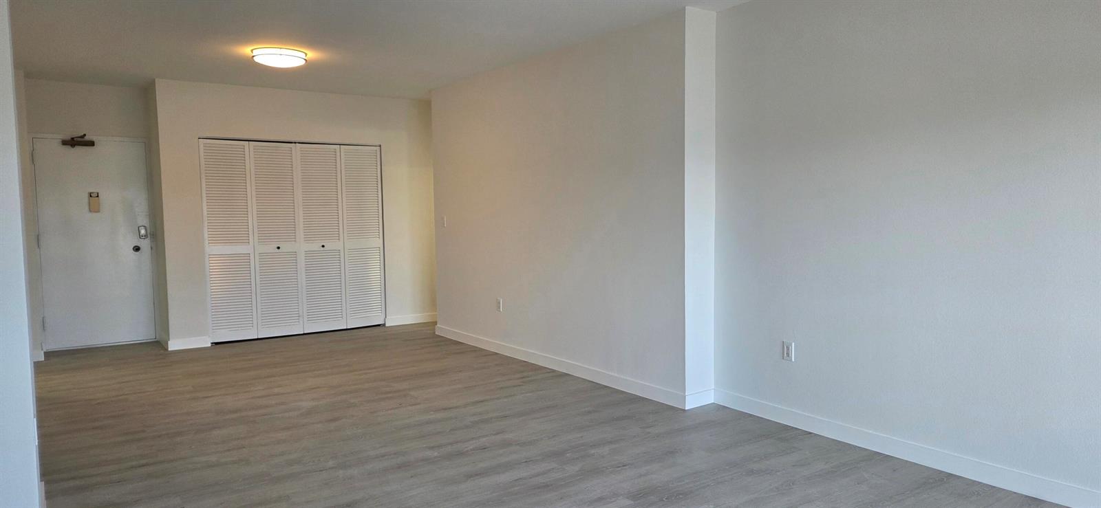 Ver detalles 22c 1 / 870 sq. ft. $ 2026-07-07 0 foto