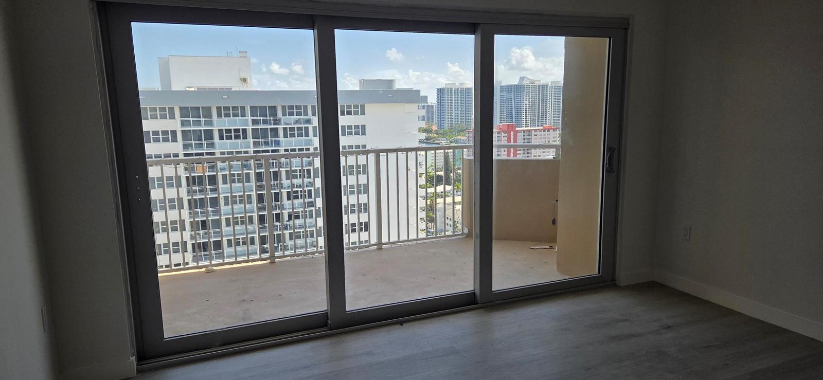 Ver detalles 22c 1 / 870 sq. ft. $ 2026-07-07 0 foto