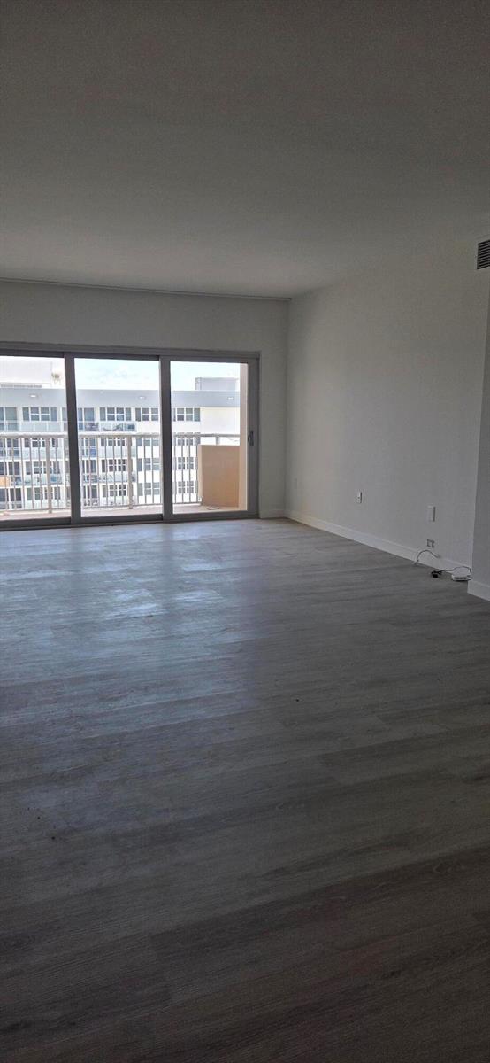 Ver detalles 22c 1 / 870 sq. ft. $ 2026-07-07 0 foto