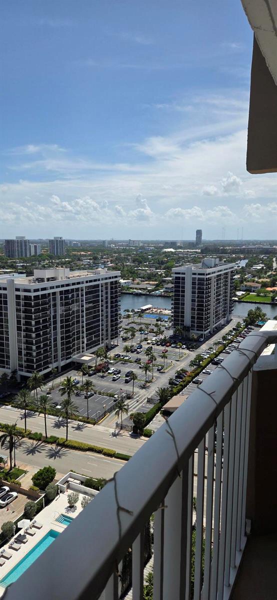 Ver detalles 22c 1 / 870 sq. ft. $ 2026-07-07 0 foto