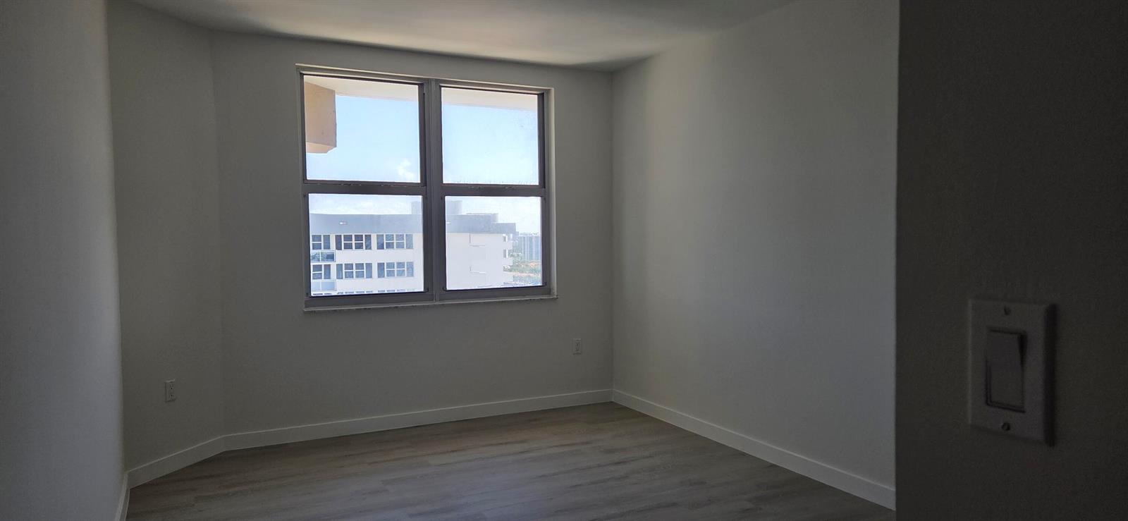 Ver detalles 22c 1 / 870 sq. ft. $ 2026-07-07 0 foto