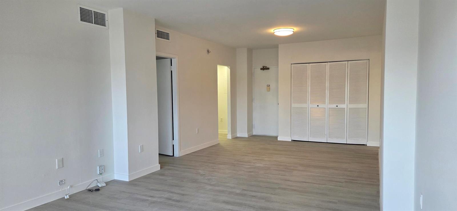 Ver detalles 22c 1 / 870 sq. ft. $ 2026-07-07 0 foto