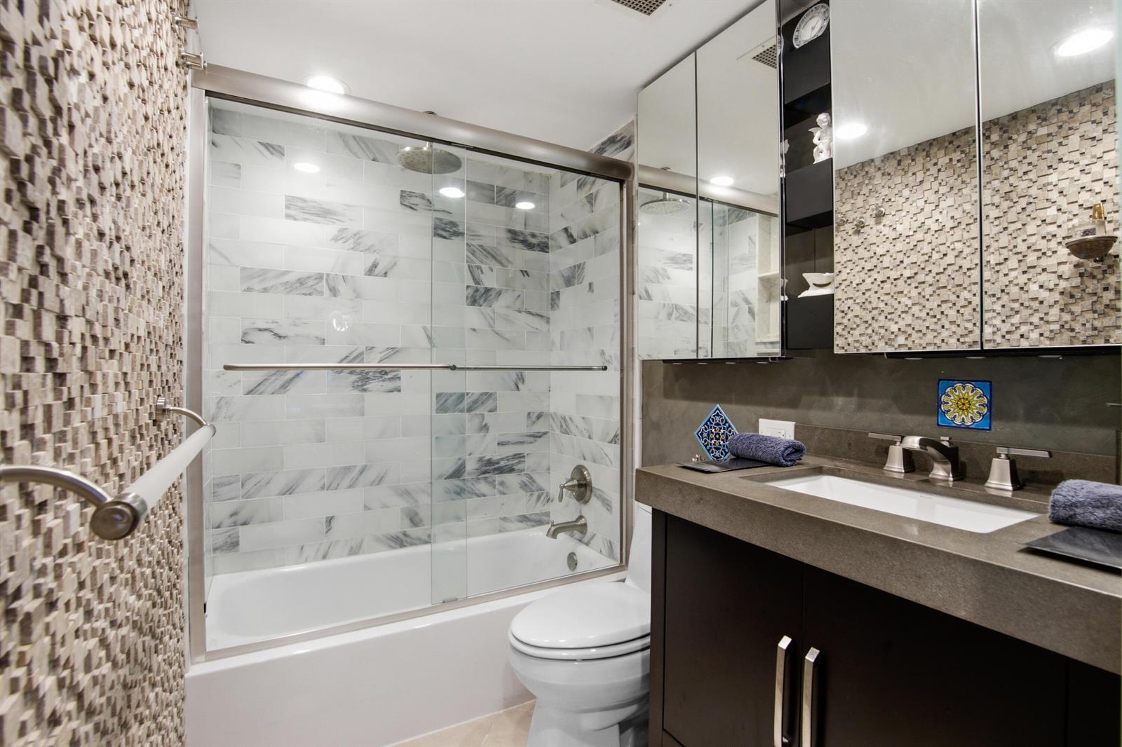 Ver detalles 17d 1 / 870 sq. ft. $ 2026-07-07 0 foto