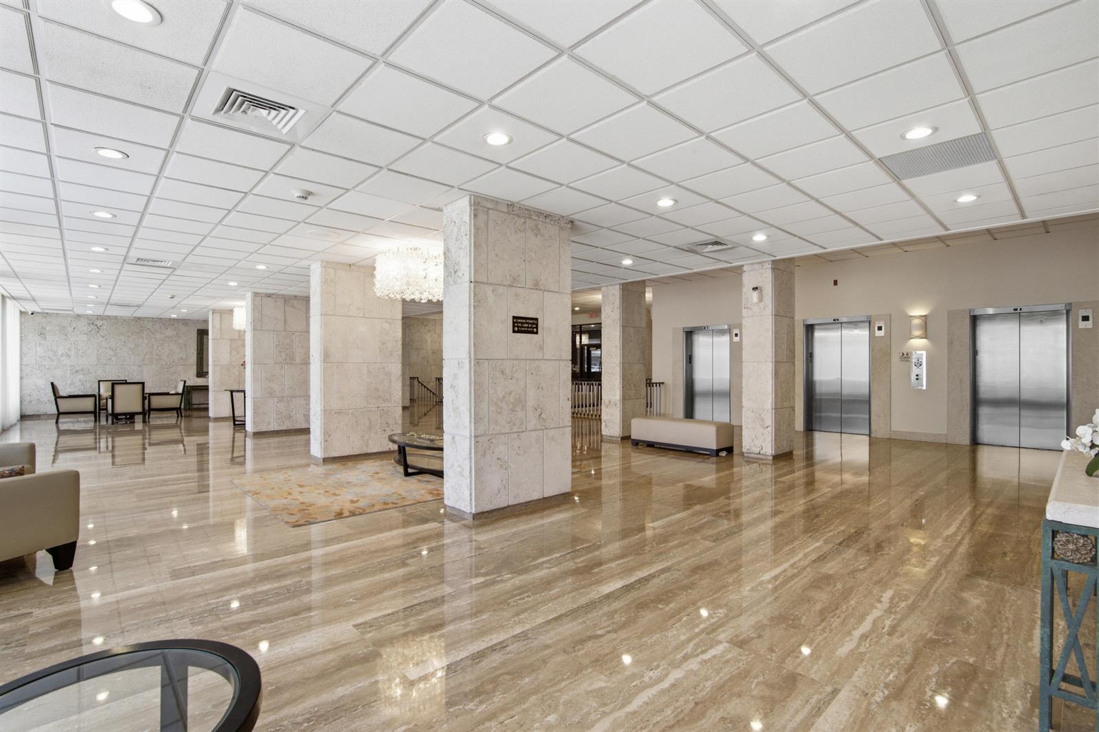 Ver detalles 17d 1 / 870 sq. ft. $ 2026-07-07 0 foto