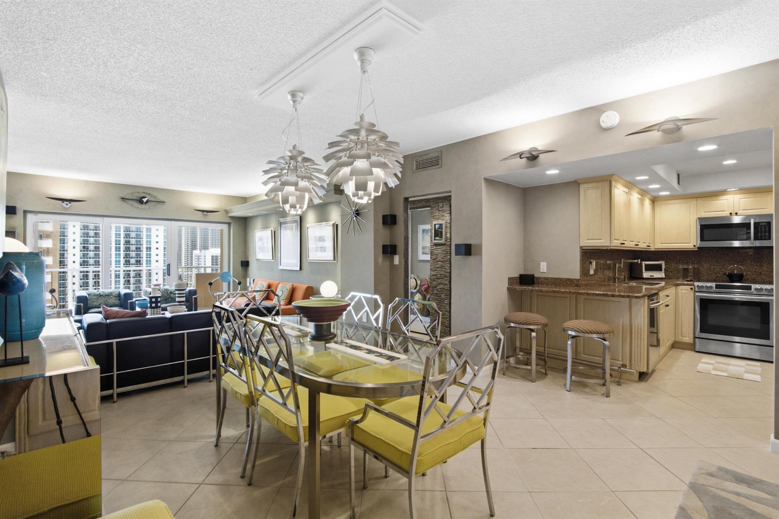 Ver detalles 17d 1 / 870 sq. ft. $ 2026-07-07 0 foto
