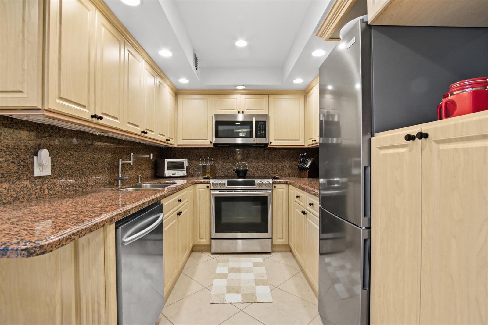 Ver detalles 17d 1 / 870 sq. ft. $ 2026-07-07 0 foto