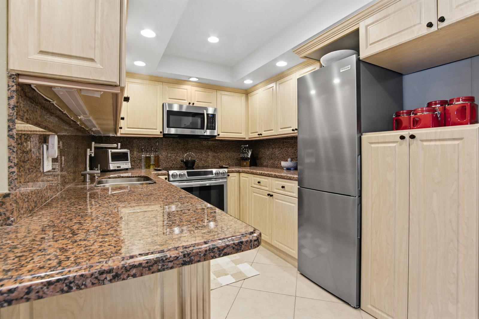 Ver detalles 17d 1 / 870 sq. ft. $ 2026-07-07 0 foto