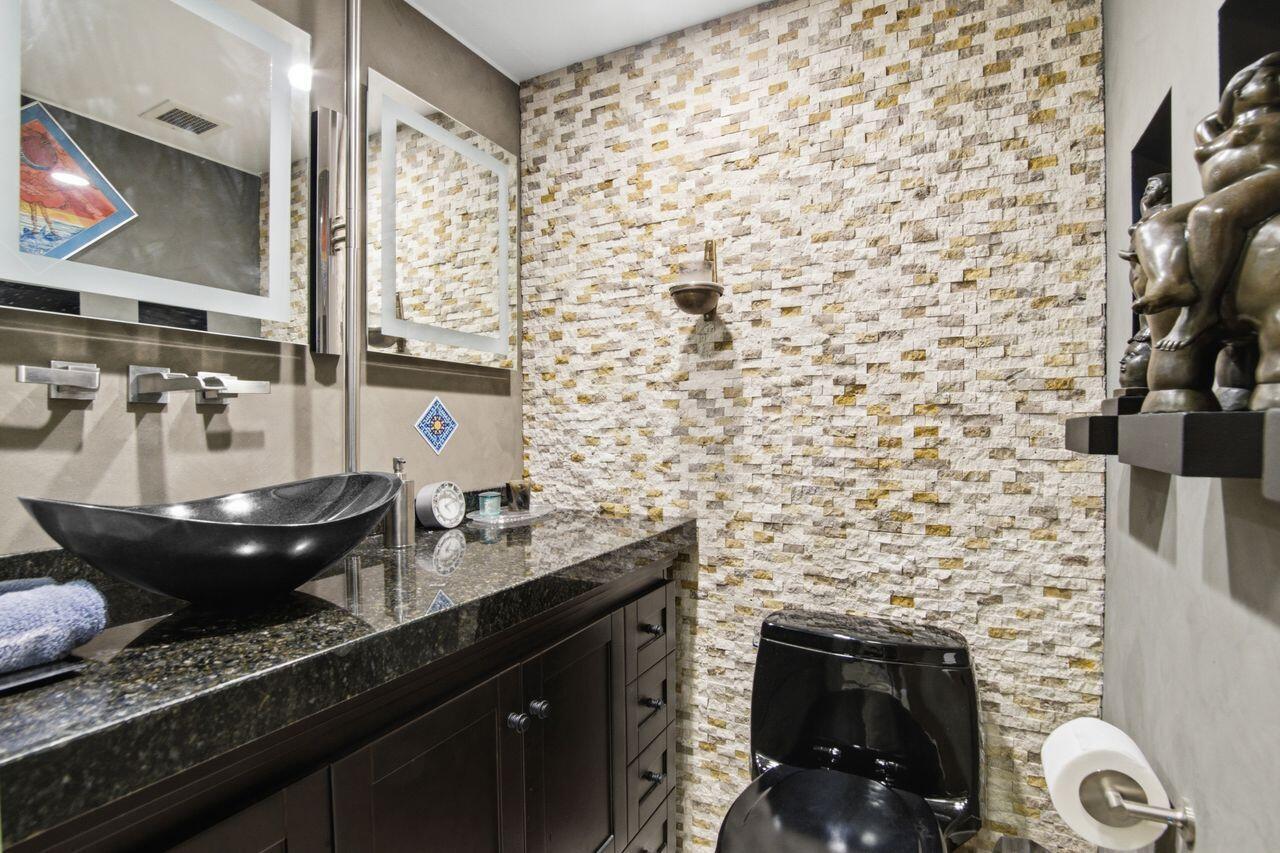Ver detalles 17d 1 / 870 sq. ft. $ 2026-07-07 0 foto