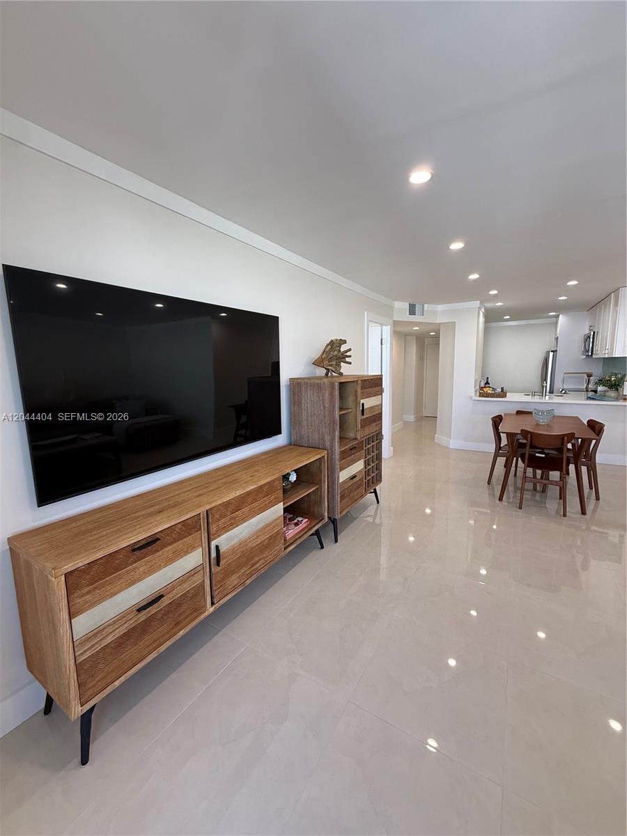 Photo of 3725 Ocean Dr  #1225, Hollywood, Florida, 33019 - 