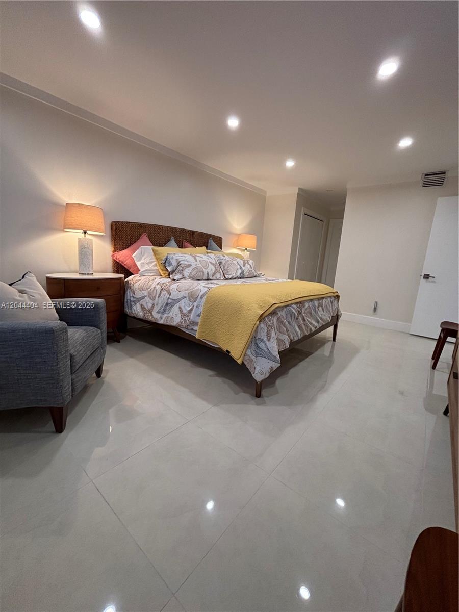 Photo of 3725 Ocean Dr  #1225, Hollywood, Florida, 33019 - 