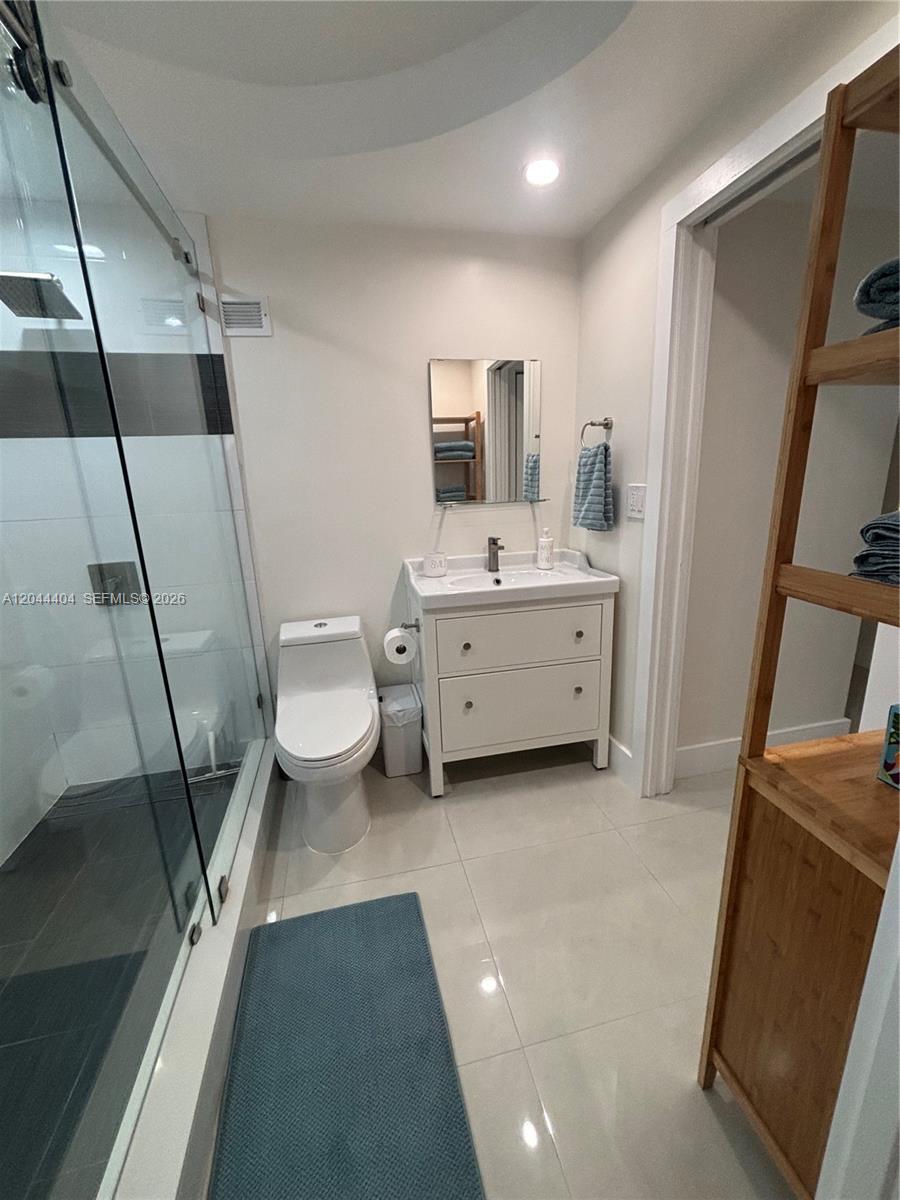 Photo of 3725 Ocean Dr  #1225, Hollywood, Florida, 33019 - 