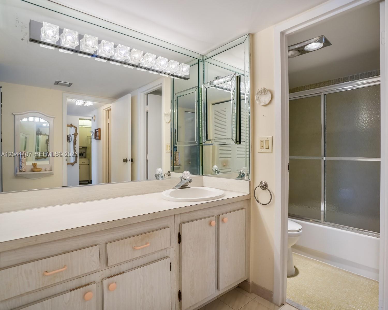 1620 1 / 2 991 sq. ft. $ 2026-06-27 0 foto