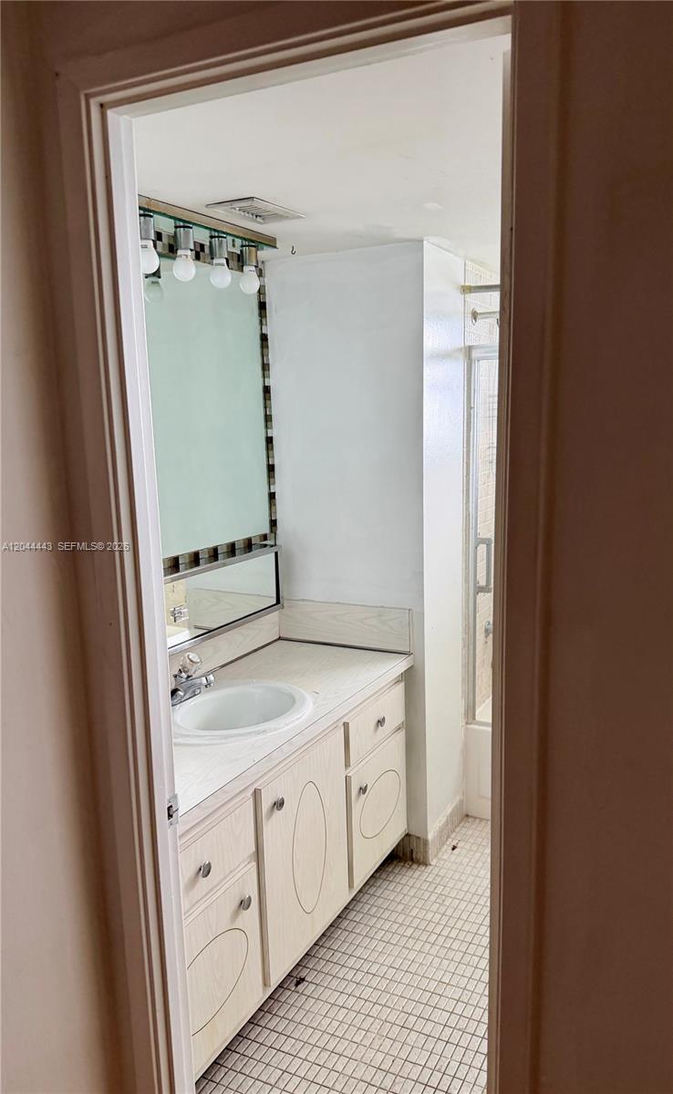 704-2 1 / 2 1036 sq. ft. $ 2026-06-27 0 Photo