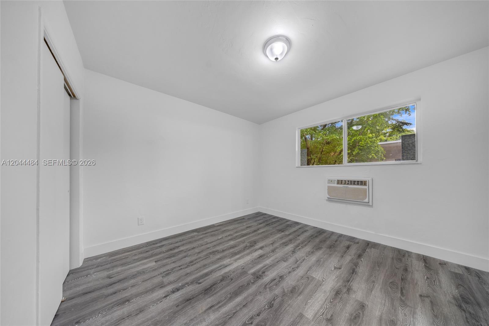   /   sq. ft. $ 2026-06-28 0 foto