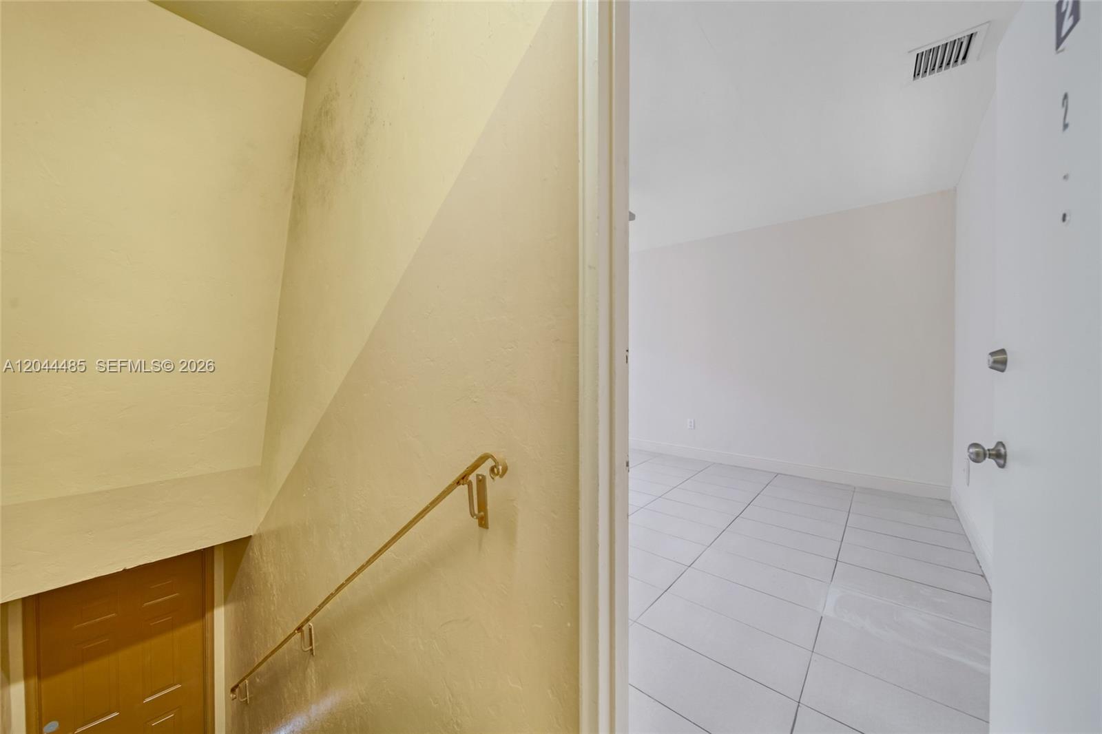   /   кв.футов $ 2026-06-28 0 Фото