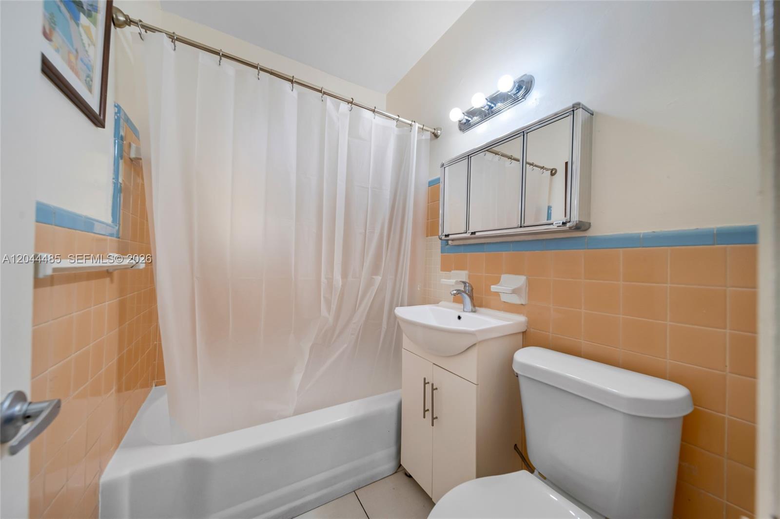   /   кв.футов $ 2026-06-28 0 Фото