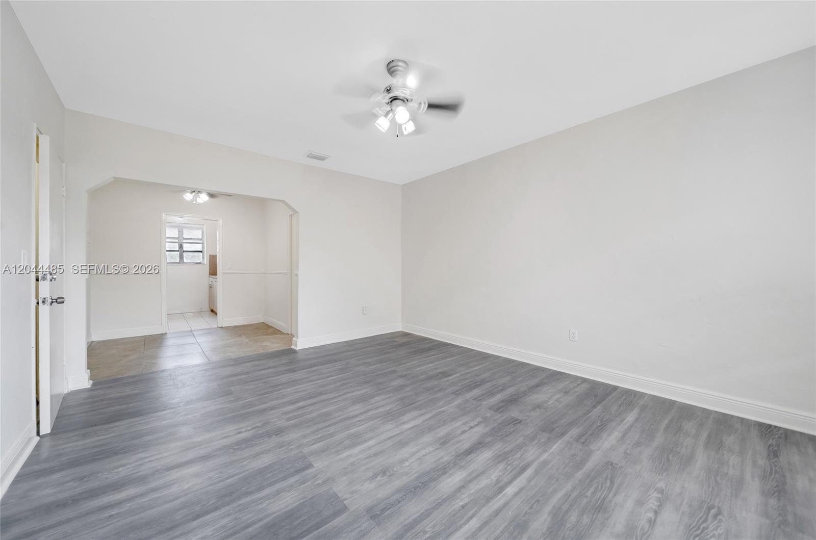   /   кв.футов $ 2026-06-28 0 Фото