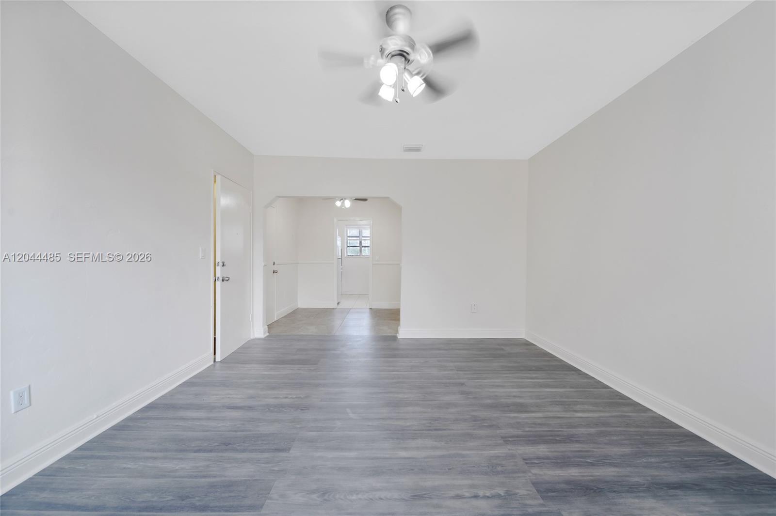  /   кв.футов $ 2026-06-28 0 Фото