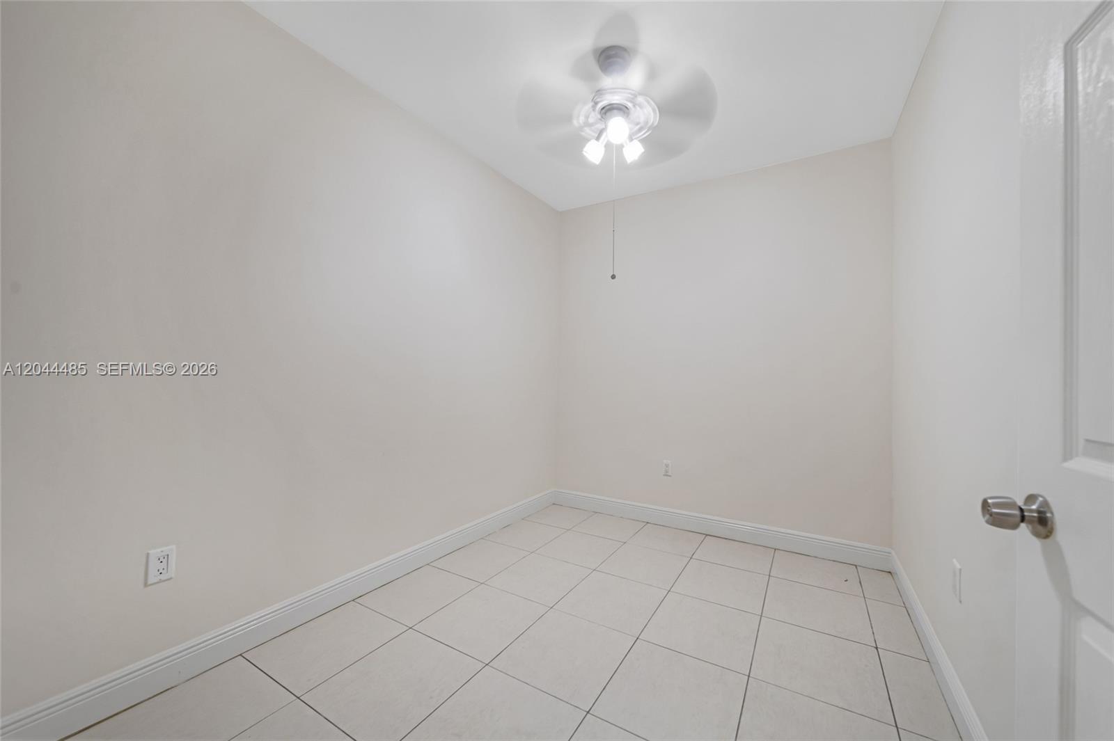   /   кв.футов $ 2026-06-28 0 Фото