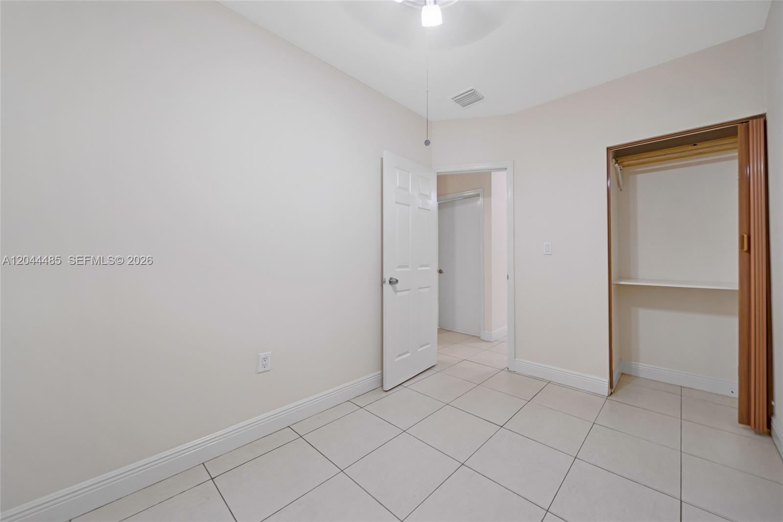   /   кв.футов $ 2026-06-28 0 Фото