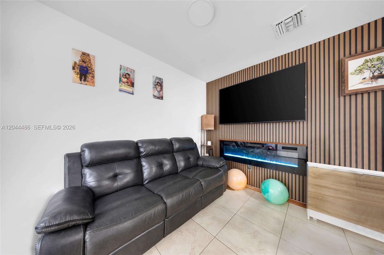   /   sq. ft. $ 2026-06-28 0 foto