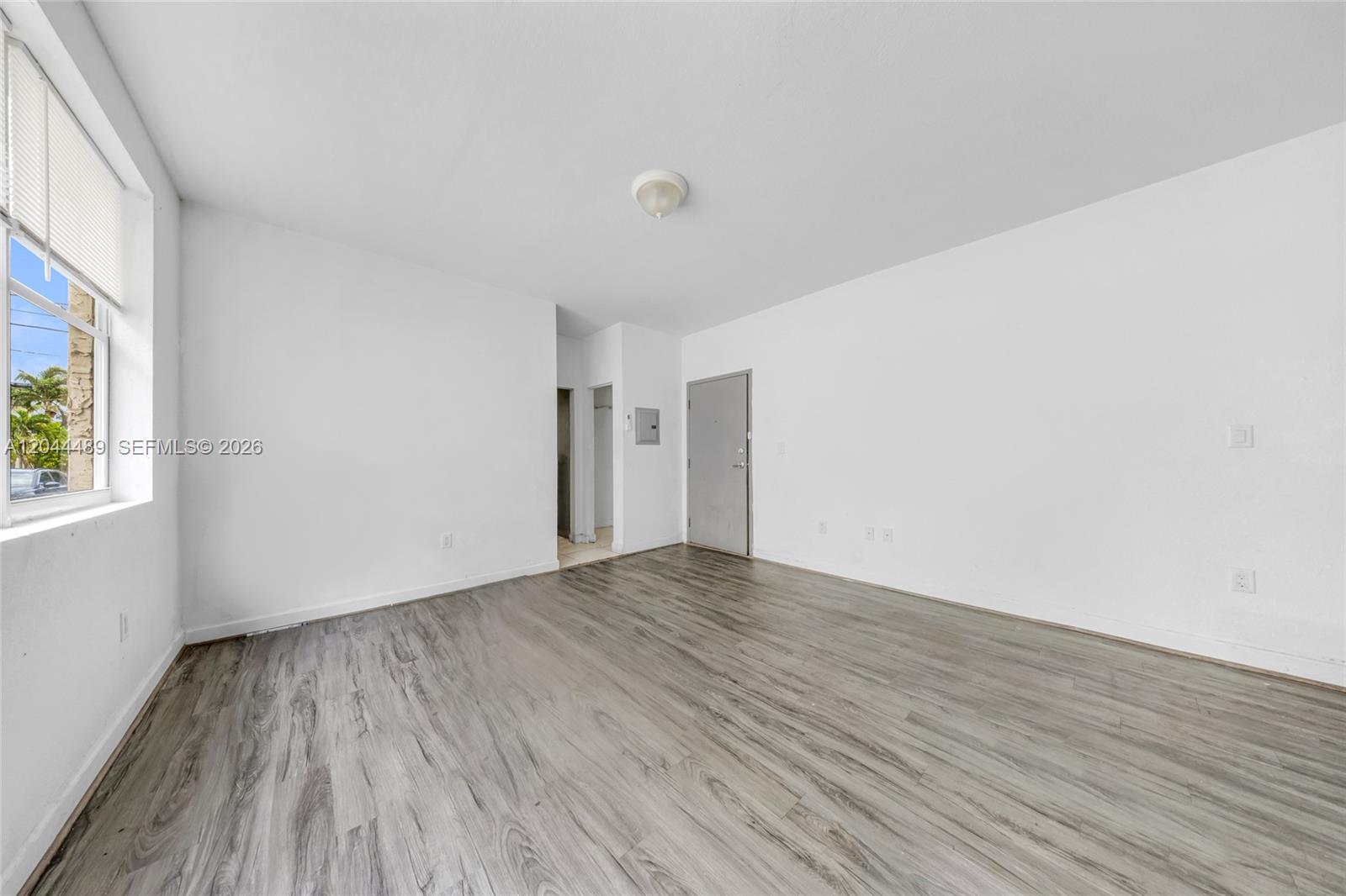   /   кв.футов $ 2026-06-28 0 Фото
