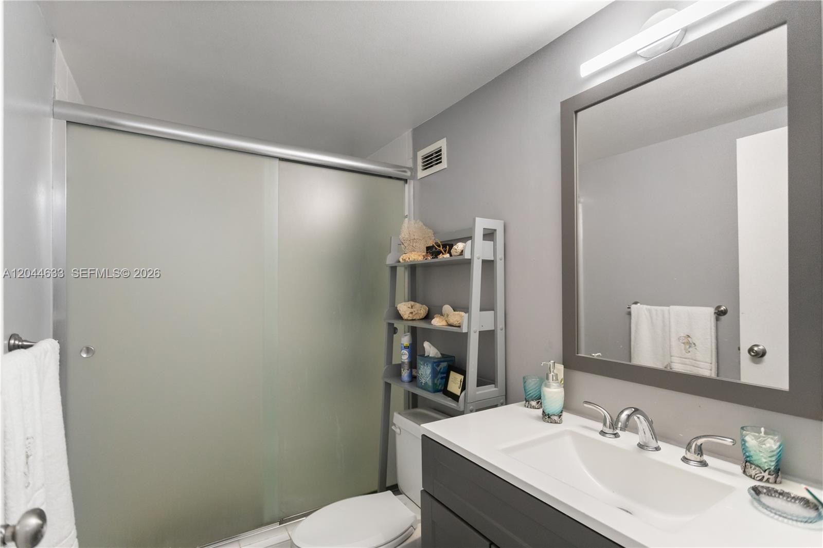 Photo of 3725 Ocean Dr  #1117, Hollywood, Florida, 33019 - 