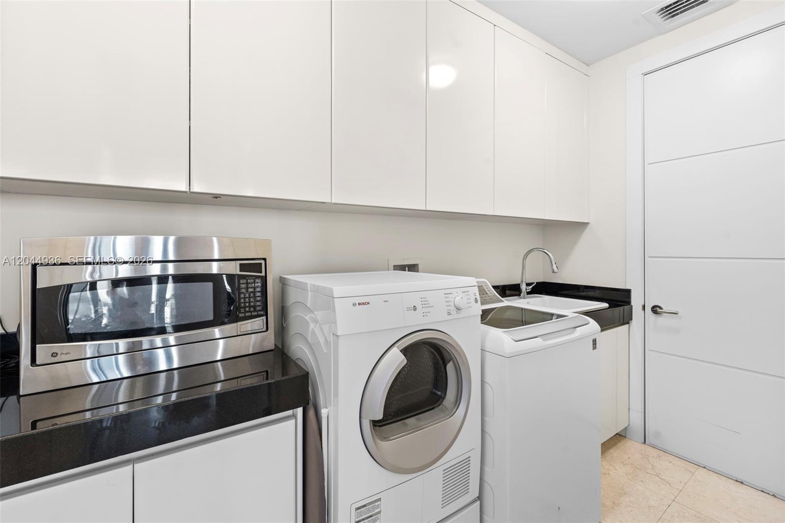 Photo of 9705 Collins Ave #1402N, Bal Harbour, Florida, 33154 - Washer & dryer
