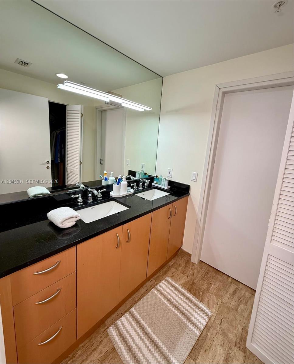 Ver detalles T-2806 2 / 2 1005 sq. ft. $ 2026-06-30 0 foto