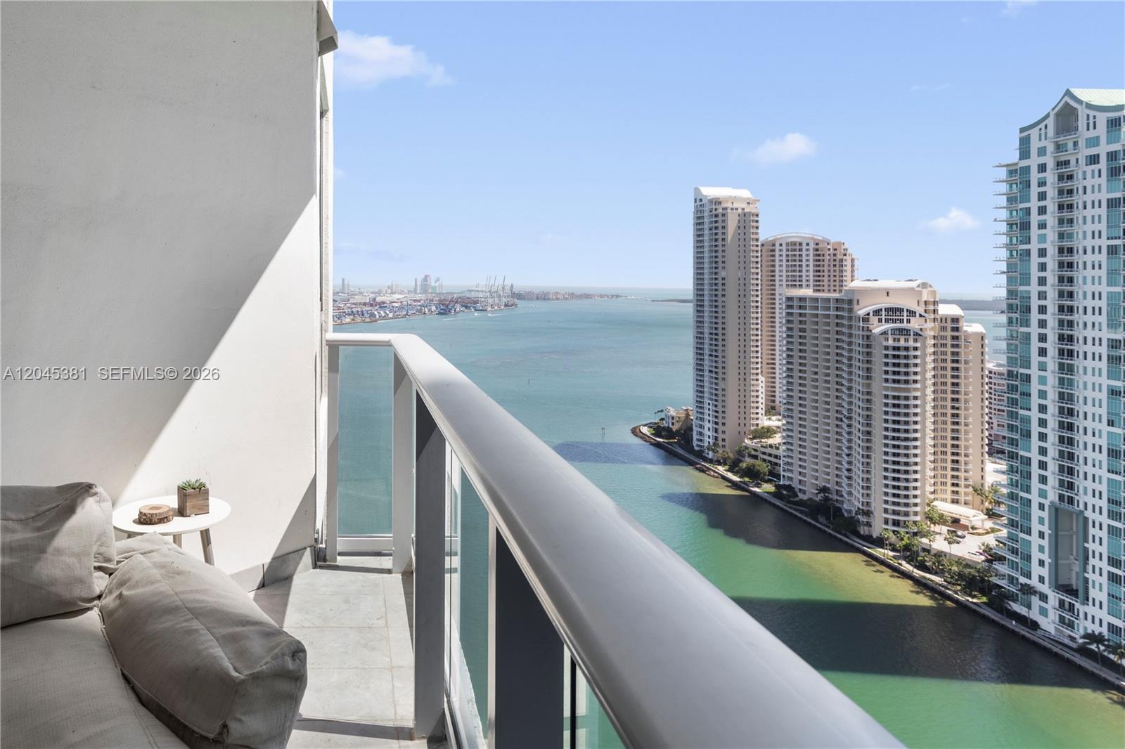 Ver detalles T-2806 2 / 2 1005 sq. ft. $ 2026-06-30 0 foto