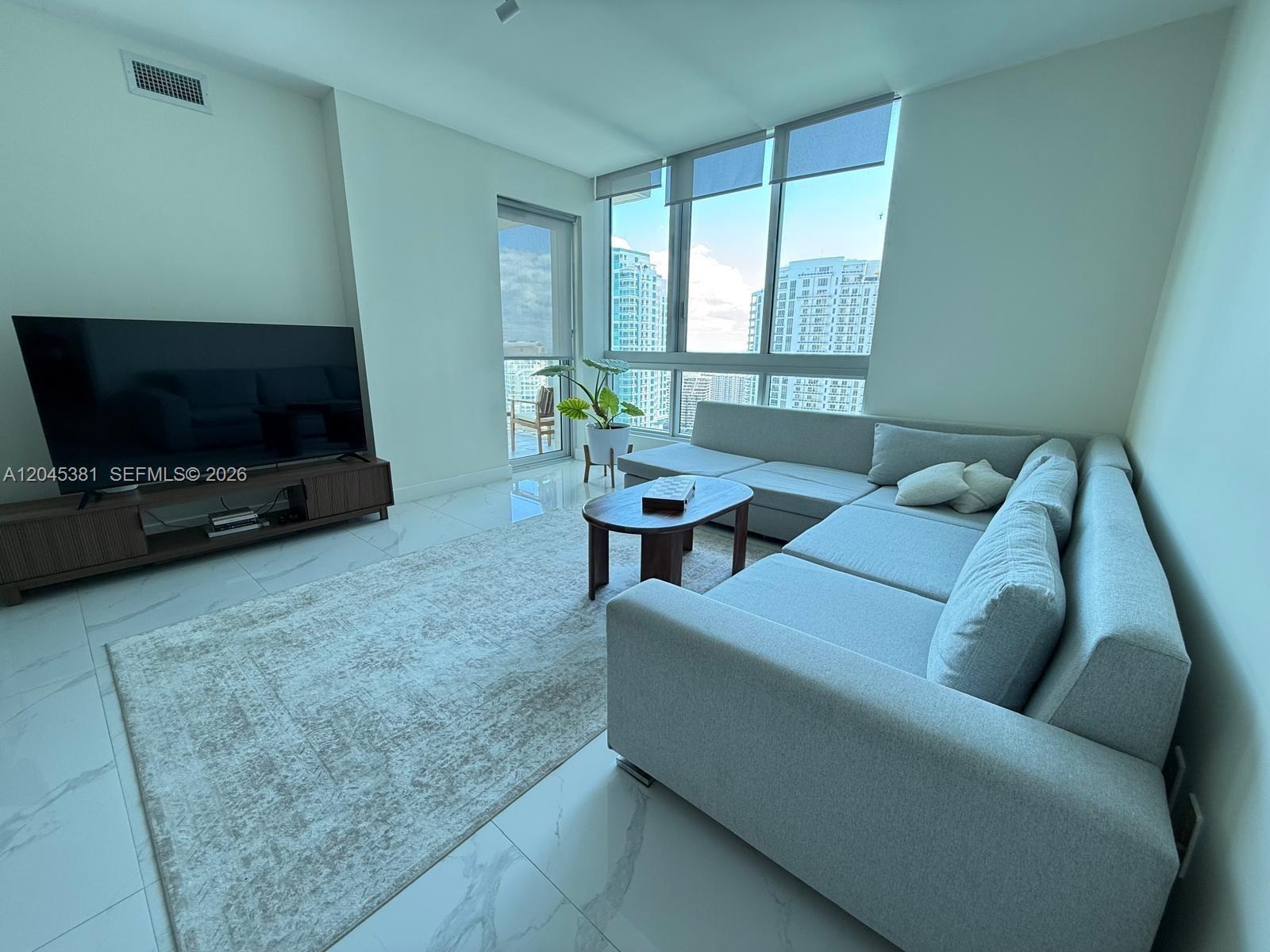Ver detalles T-2806 2 / 2 1005 sq. ft. $ 2026-06-30 0 foto