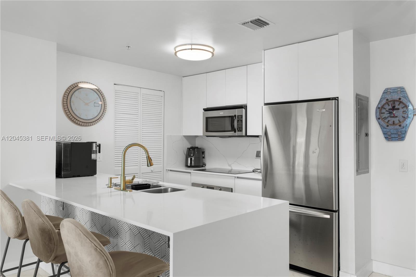 Ver detalles T-2806 2 / 2 1005 sq. ft. $ 2026-06-30 0 foto