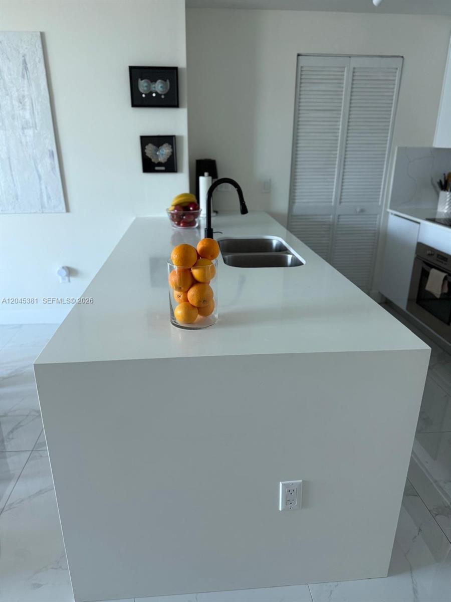 Ver detalles T-2806 2 / 2 1005 sq. ft. $ 2026-06-30 0 foto
