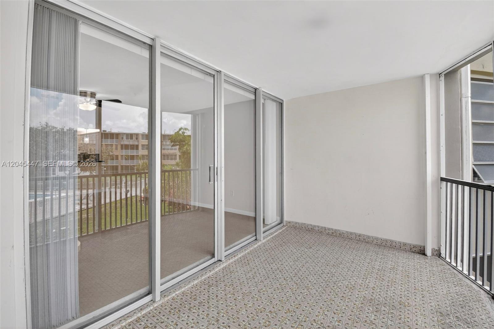 206 2 / 2 1315 sq. ft. $ 2026-06-30 0 foto