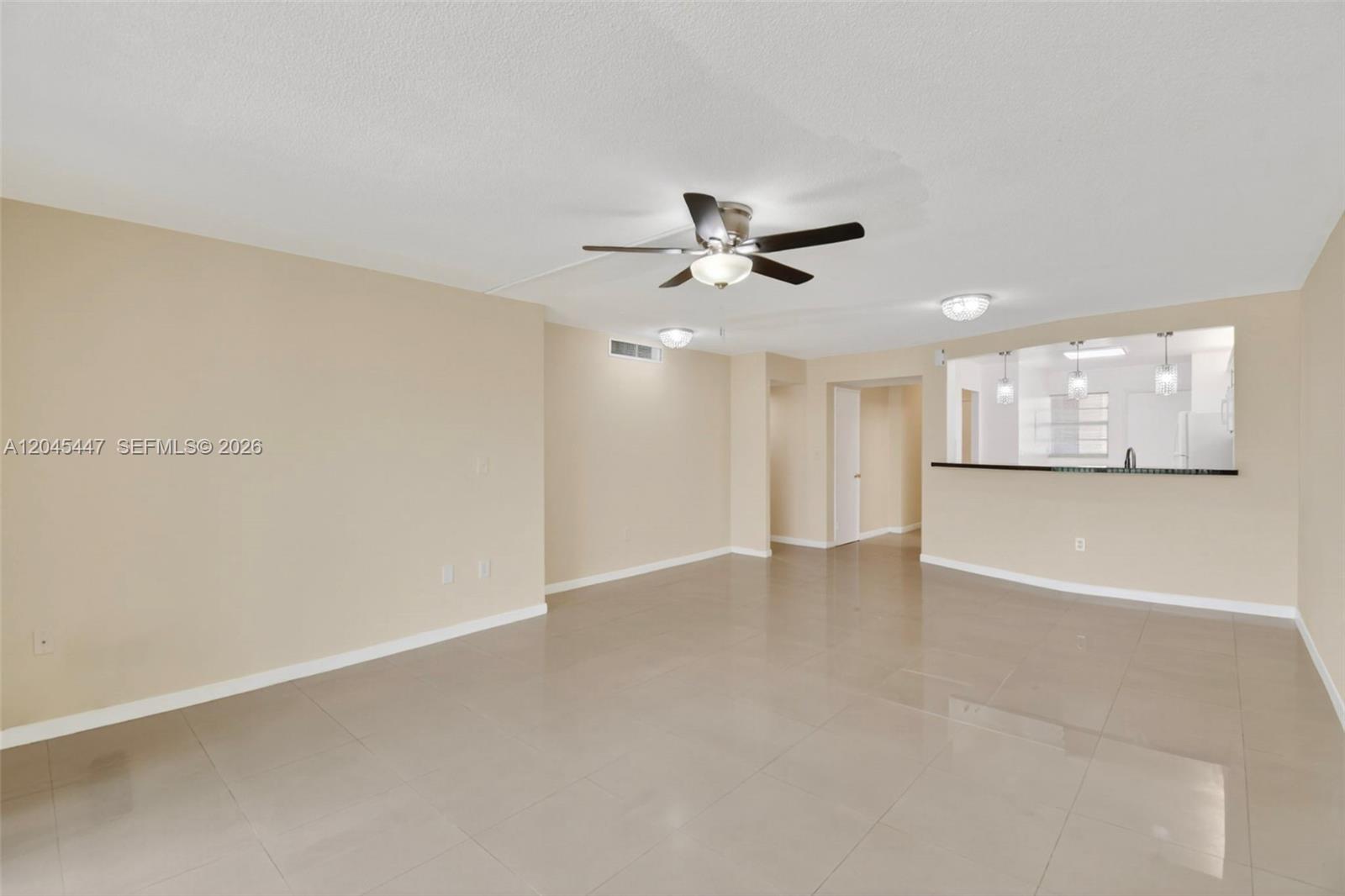 206 2 / 2 1315 sq. ft. $ 2026-06-30 0 foto
