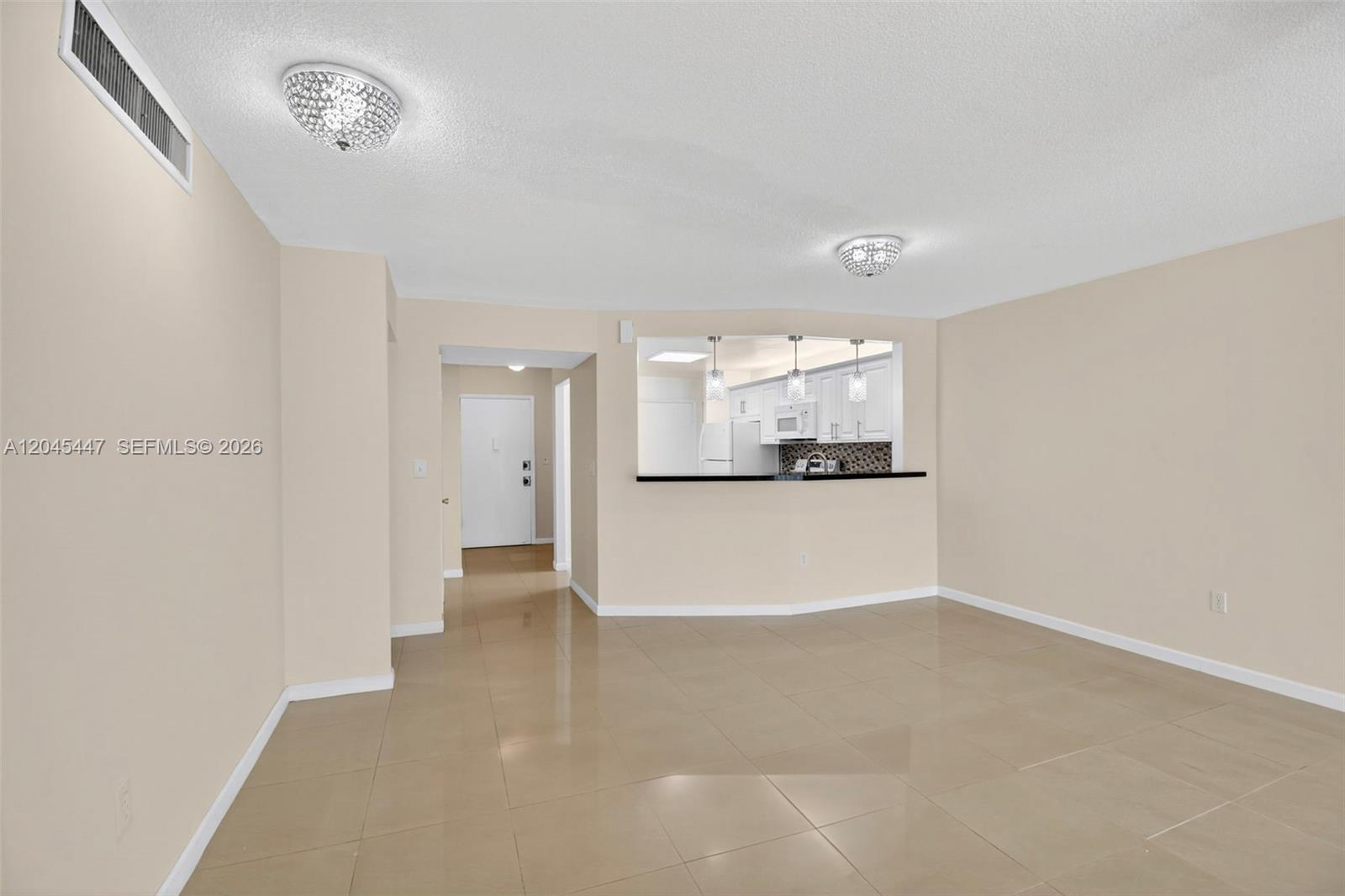 206 2 / 2 1315 sq. ft. $ 2026-06-30 0 foto