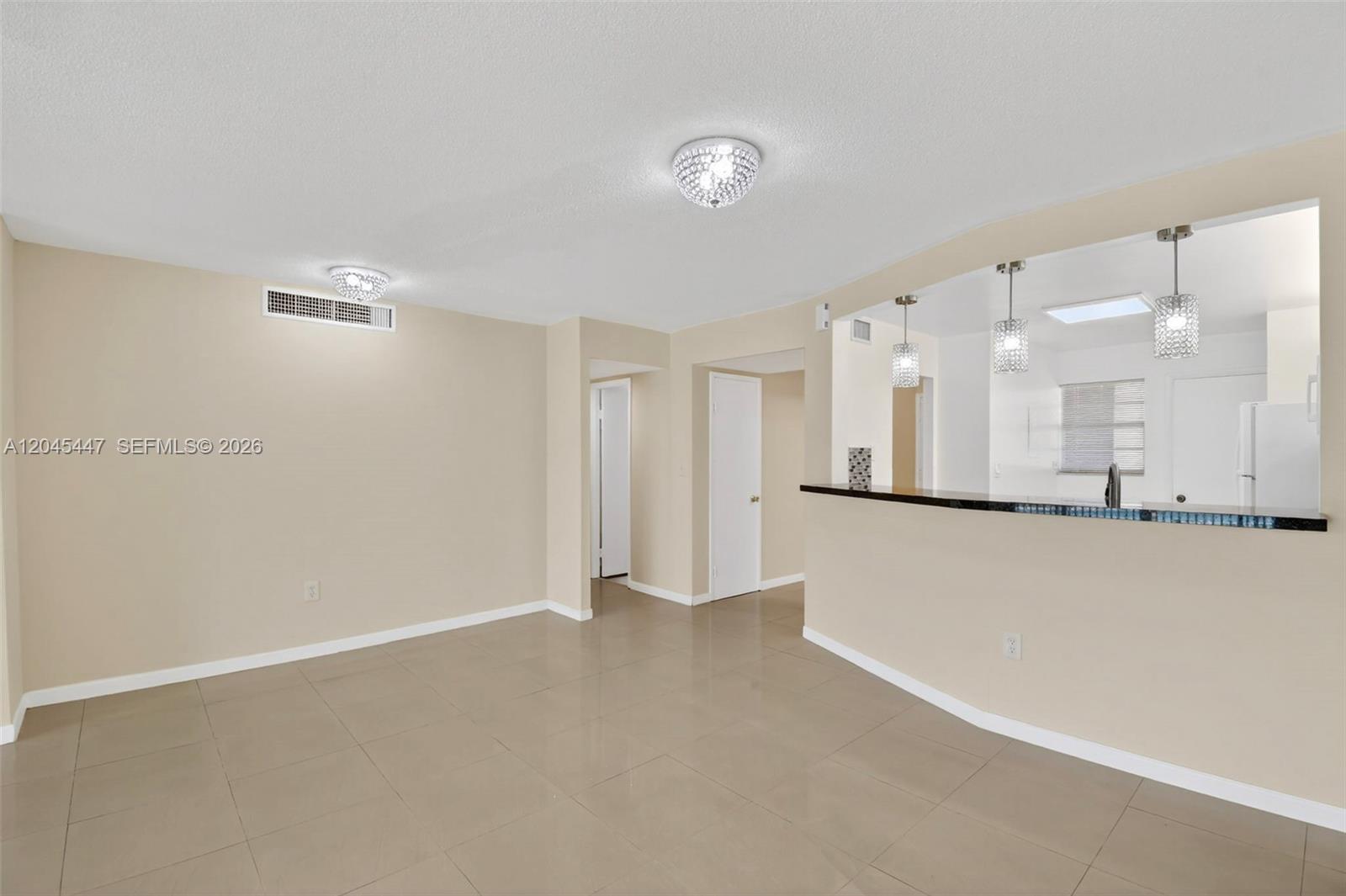 206 2 / 2 1315 sq. ft. $ 2026-06-30 0 foto
