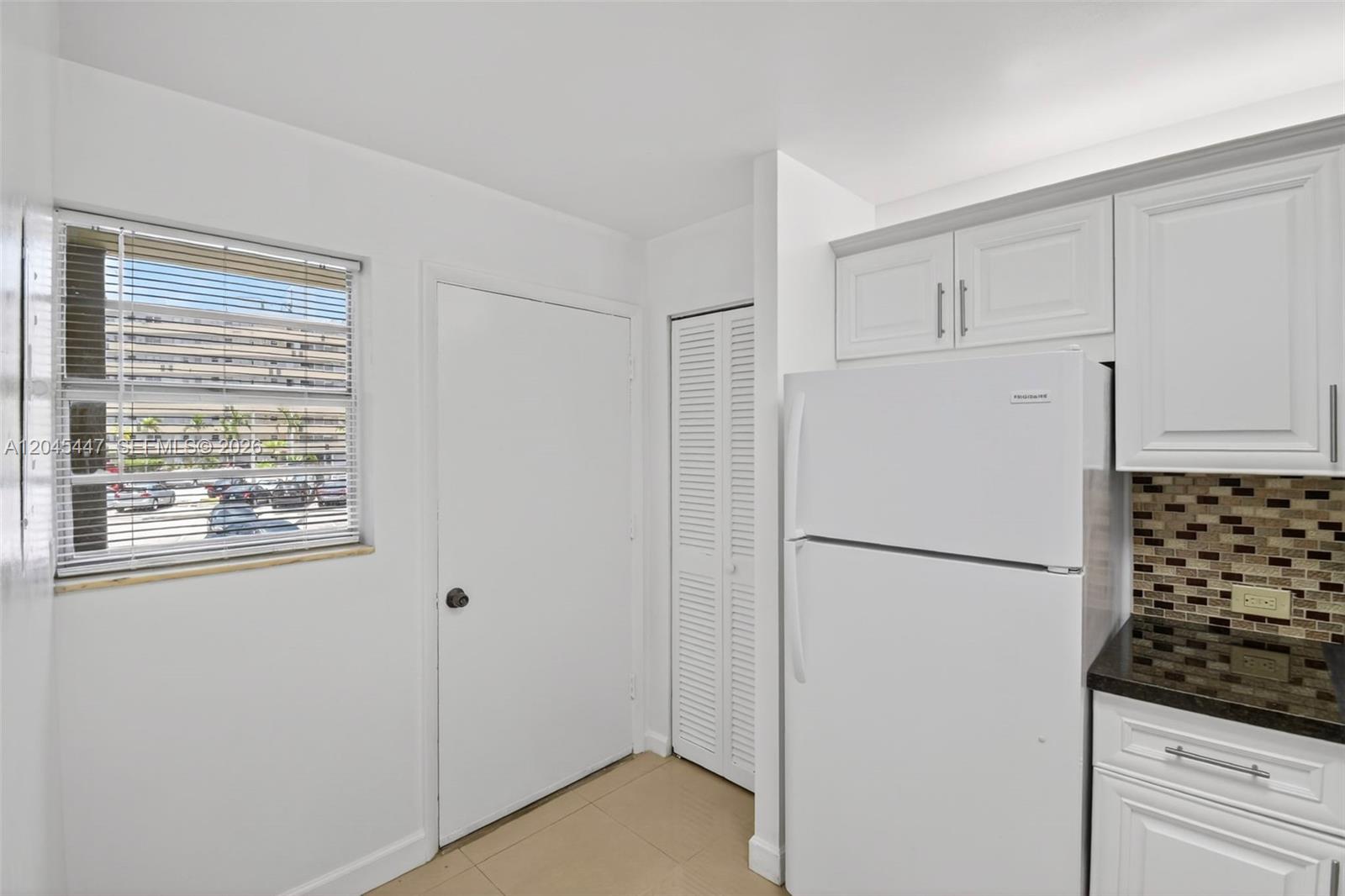 206 2 / 2 1315 sq. ft. $ 2026-06-30 0 foto