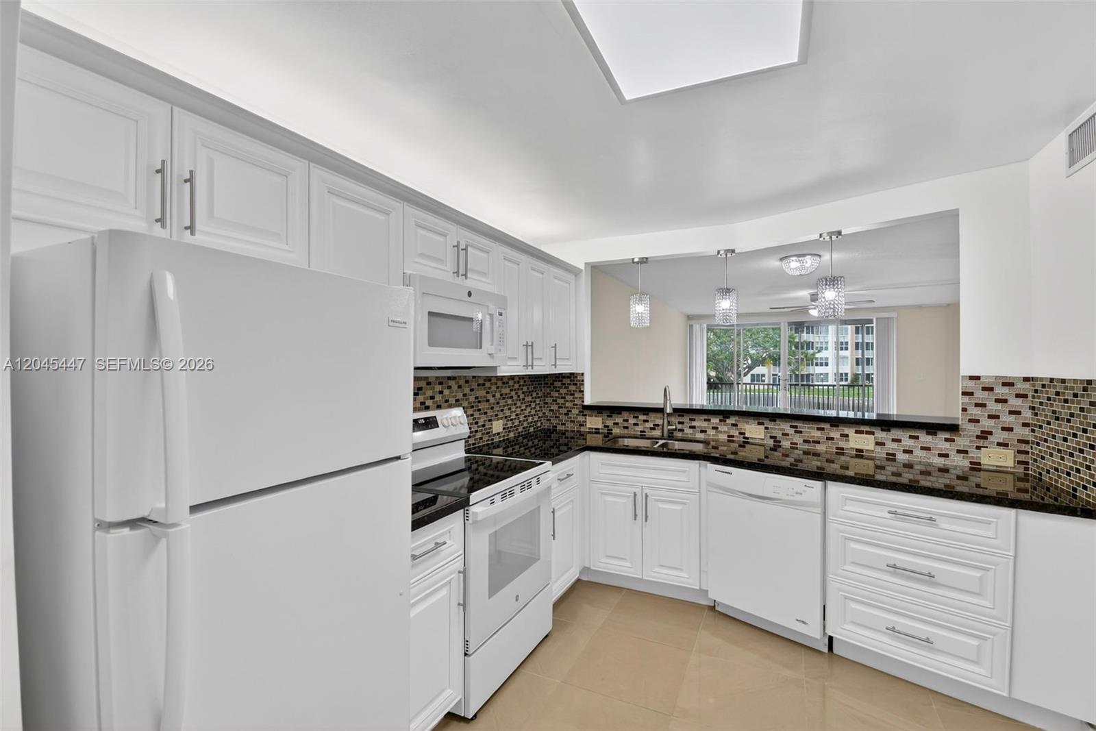 206 2 / 2 1315 sq. ft. $ 2026-06-30 0 foto