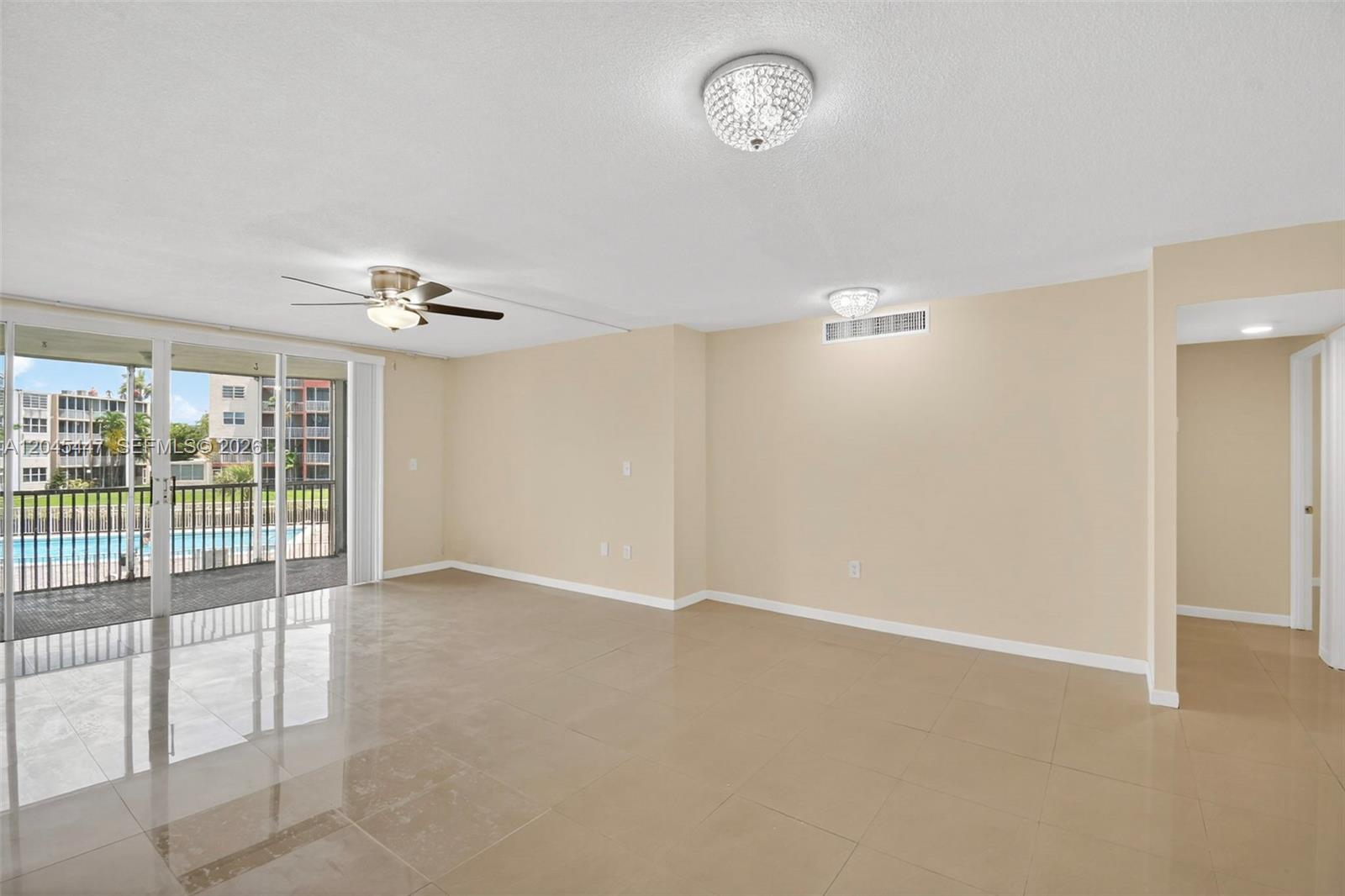 206 2 / 2 1315 sq. ft. $ 2026-06-30 0 foto