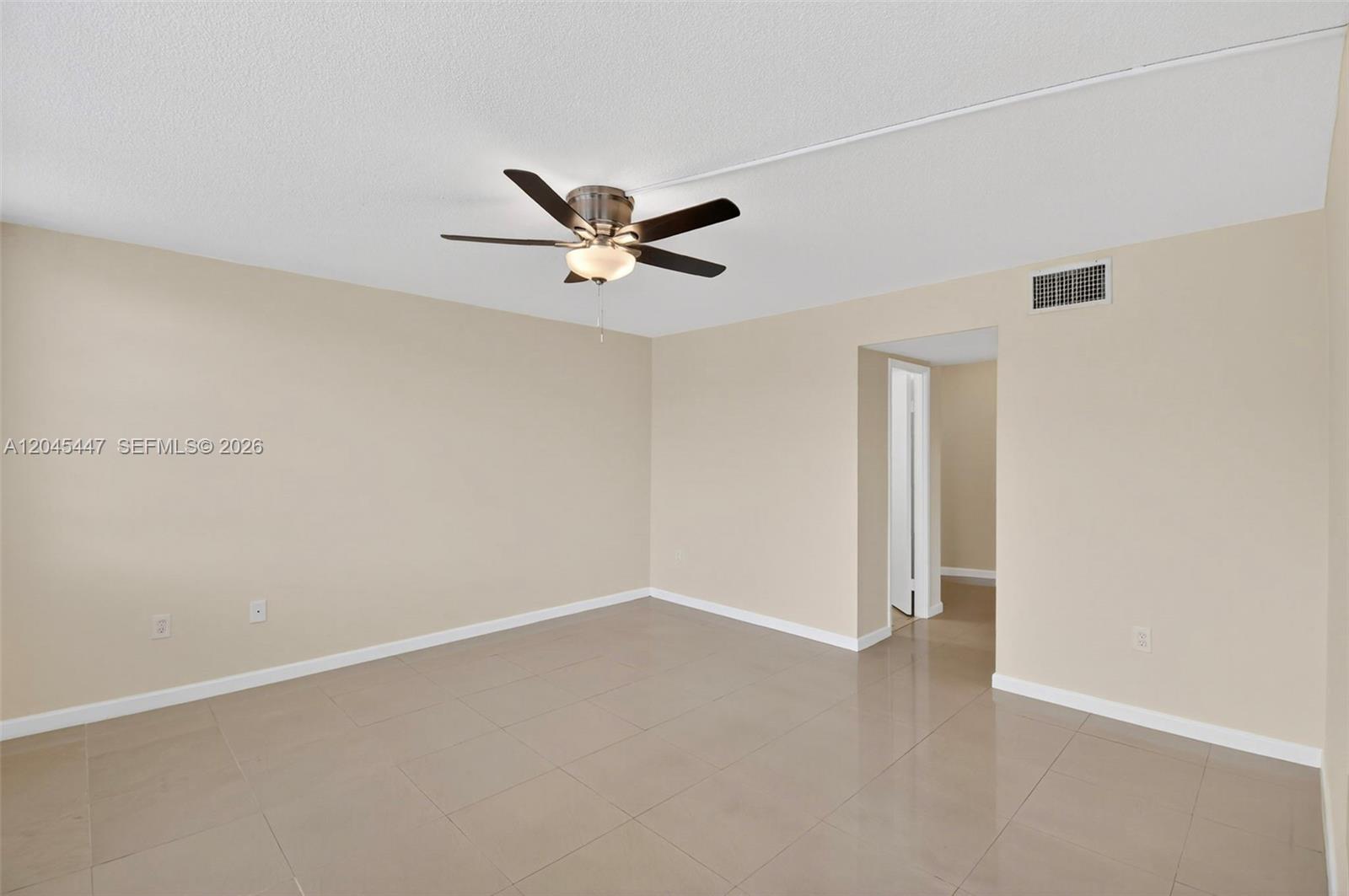 206 2 / 2 1315 sq. ft. $ 2026-06-30 0 foto