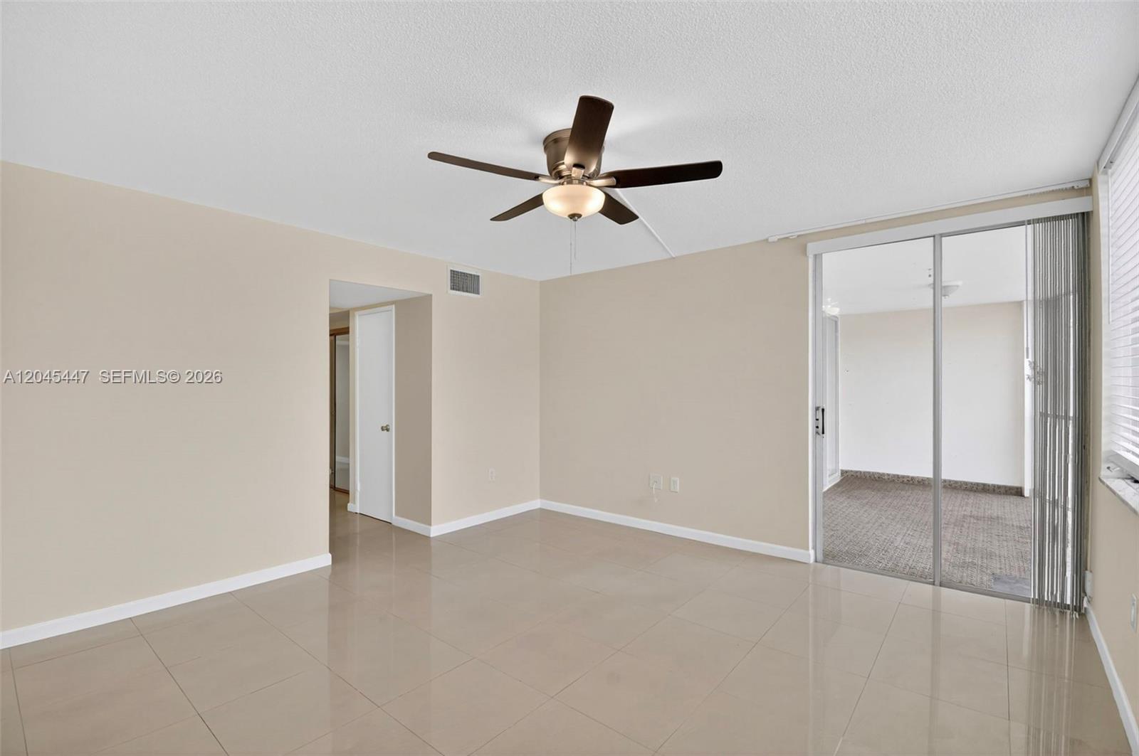 206 2 / 2 1315 sq. ft. $ 2026-06-30 0 foto