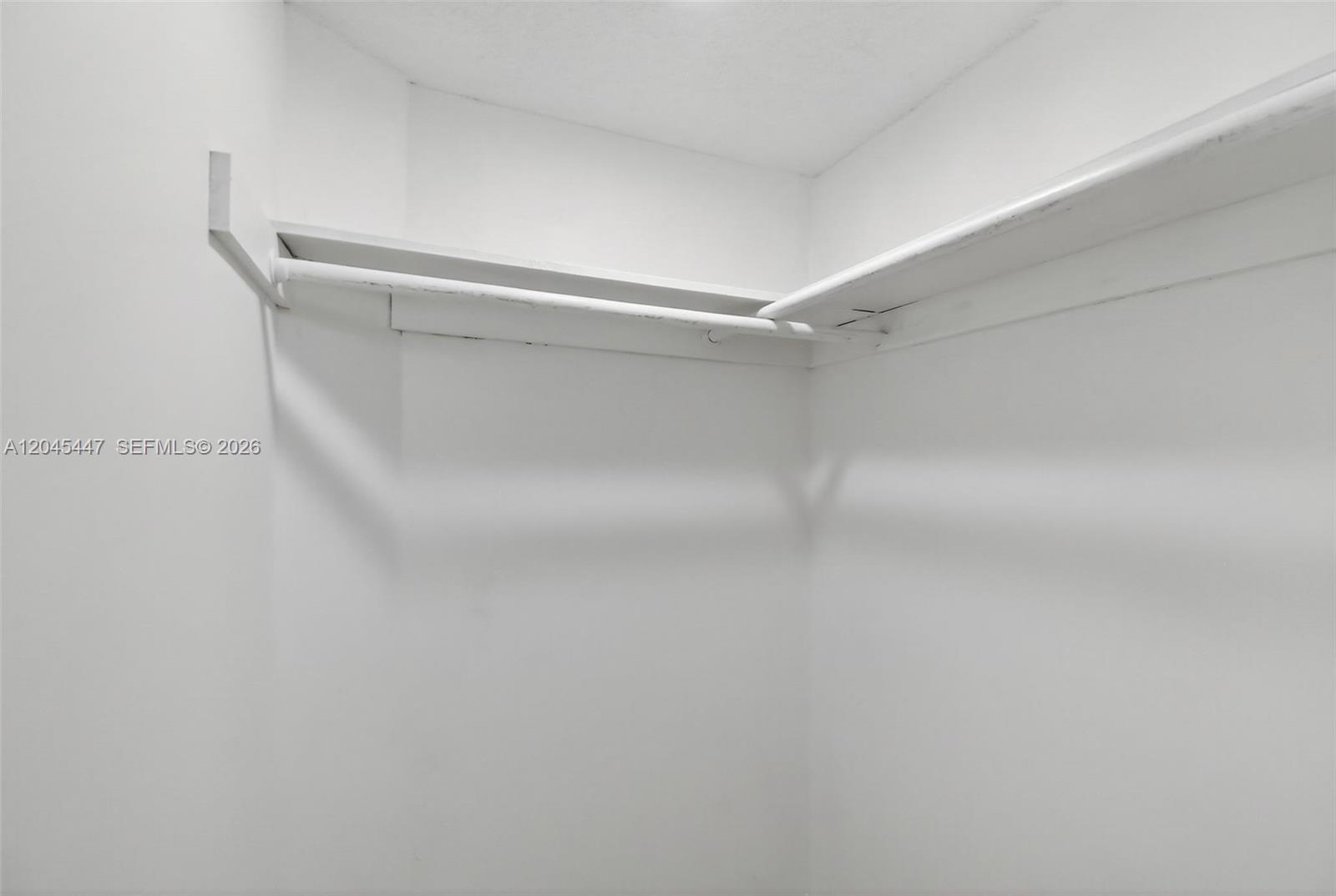 206 2 / 2 1315 sq. ft. $ 2026-06-30 0 foto