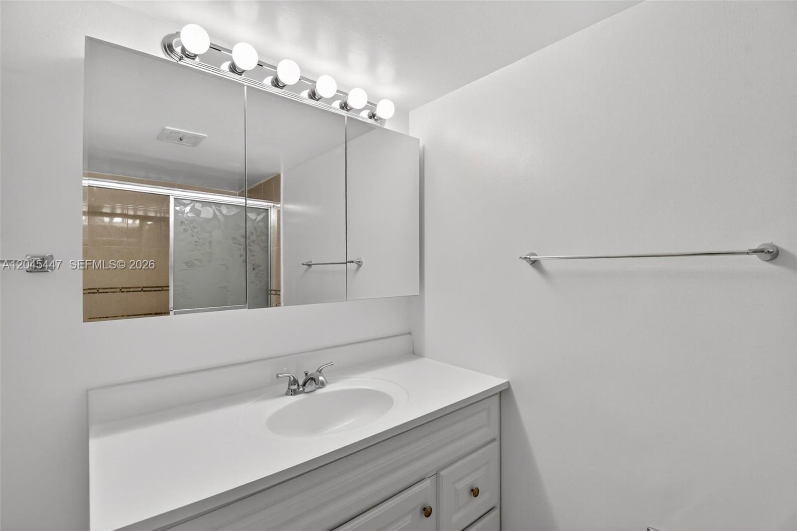 206 2 / 2 1315 sq. ft. $ 2026-06-30 0 foto