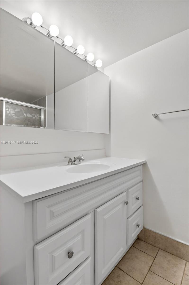 206 2 / 2 1315 sq. ft. $ 2026-06-30 0 foto