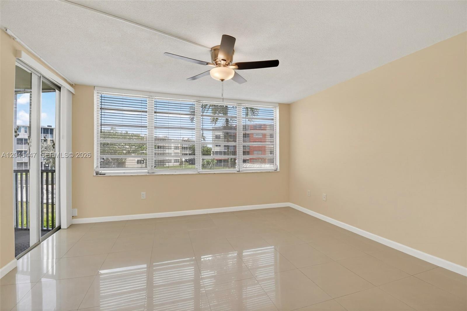 206 2 / 2 1315 sq. ft. $ 2026-06-30 0 foto
