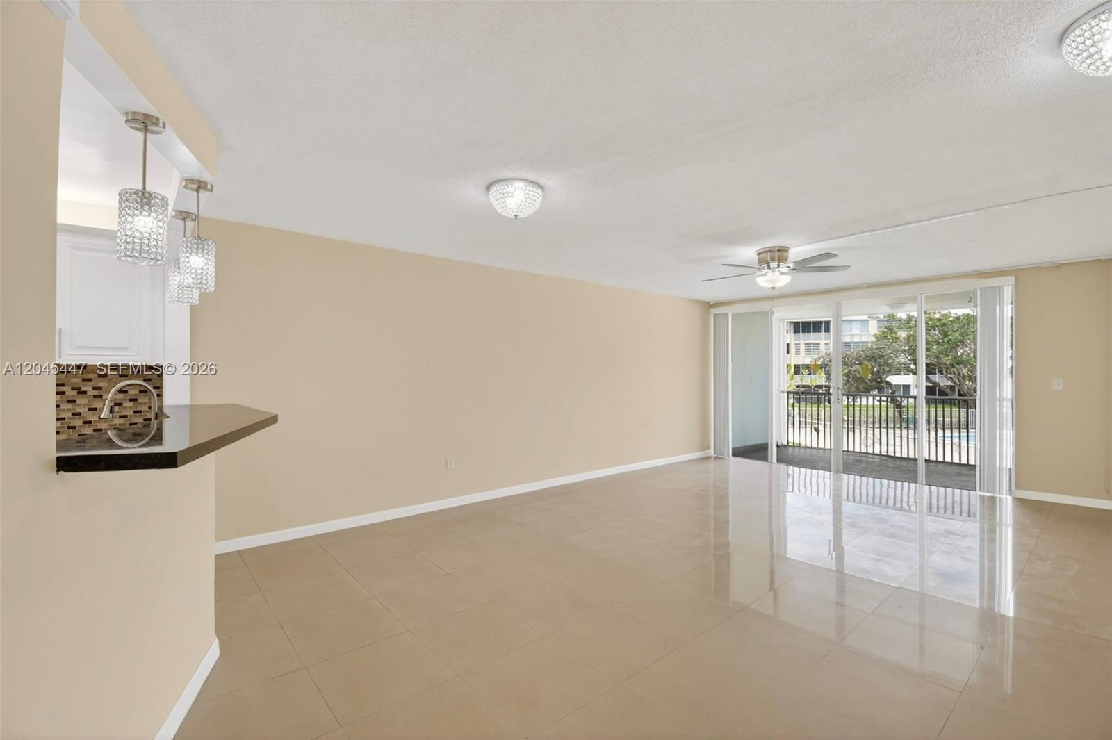 206 2 / 2 1315 sq. ft. $ 2026-06-30 0 foto