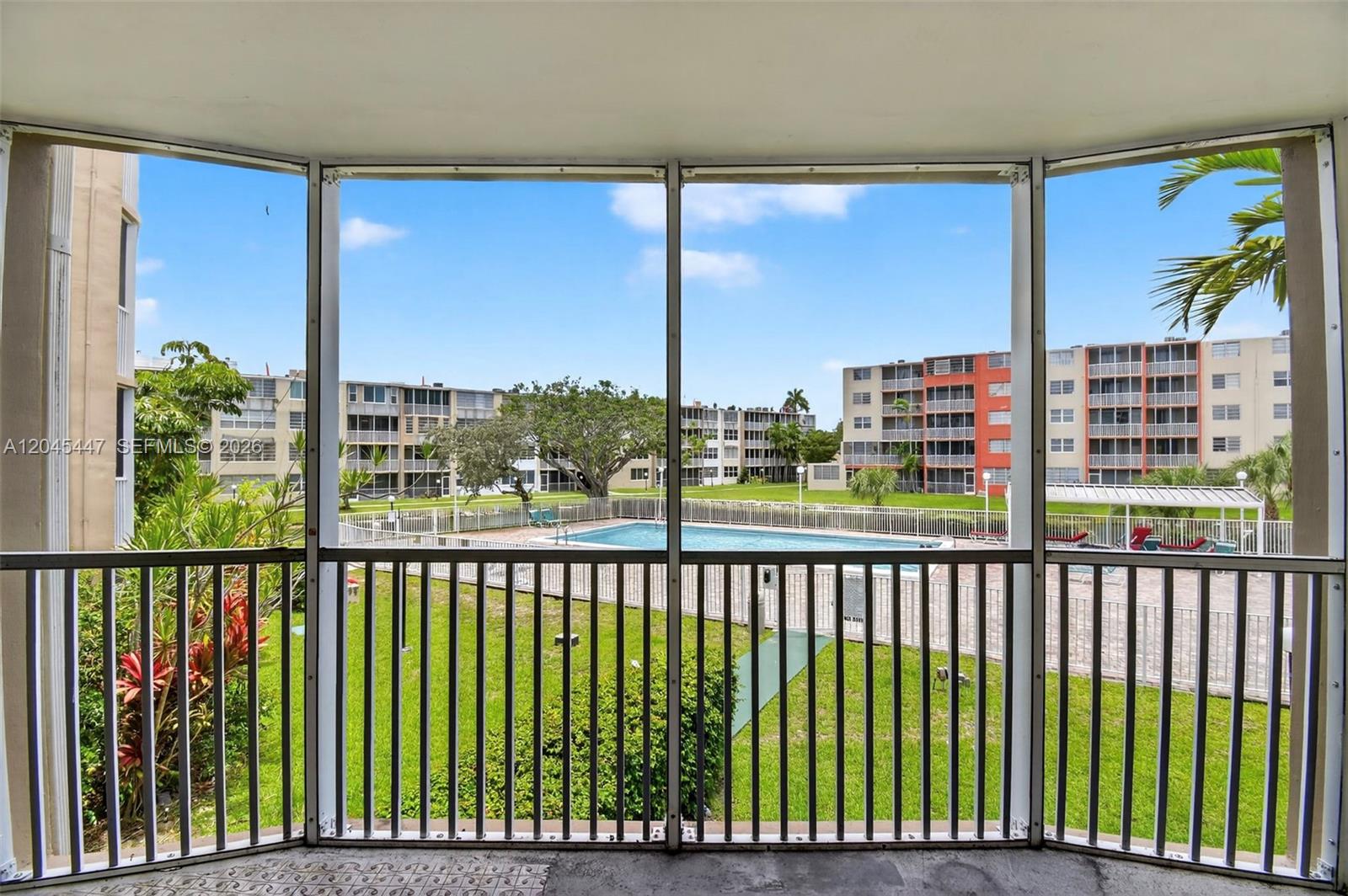 206 2 / 2 1315 sq. ft. $ 2026-06-30 0 foto